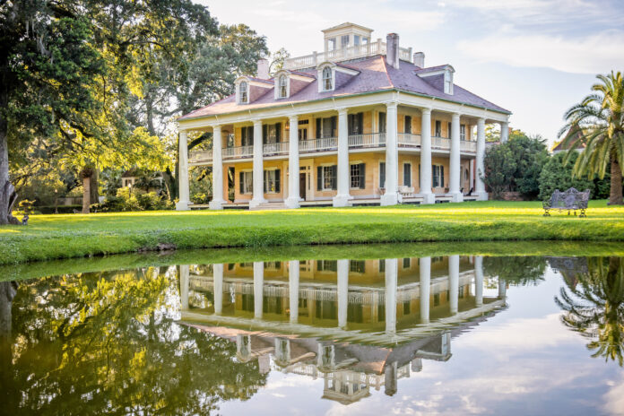 A must-visit destination for history buffs, food fanatics, and anyone in between, the one-of-a-kind Houmas House Estate & Gardens is nestled on the Mississippi River between New Orleans and Baton Rouge