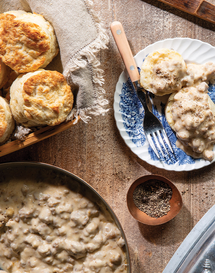 Buttermilk Biscuits with Sawmill Gravy