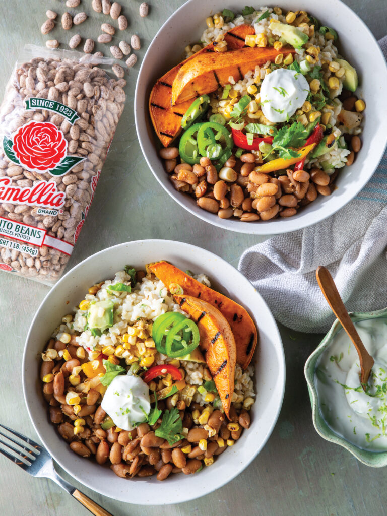 Spice up your meatless meal routine with our Chipotle Bean Burrito Bowls! Packed with zesty flavors and wholesome ingredients, these bowls are a fiesta for your taste buds.