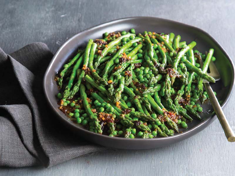 tassouus180301_article_038_01_032Web Asparagus and Peas with Tomato Chutney Vinaigrette